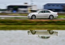 Ile pali Toyota Prius hybryda?